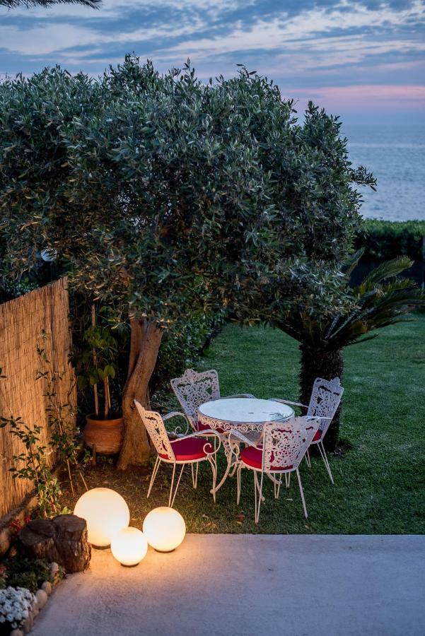 Oikia Eleanthi - Beachfront Garden Home! Mytikas  Esterno foto